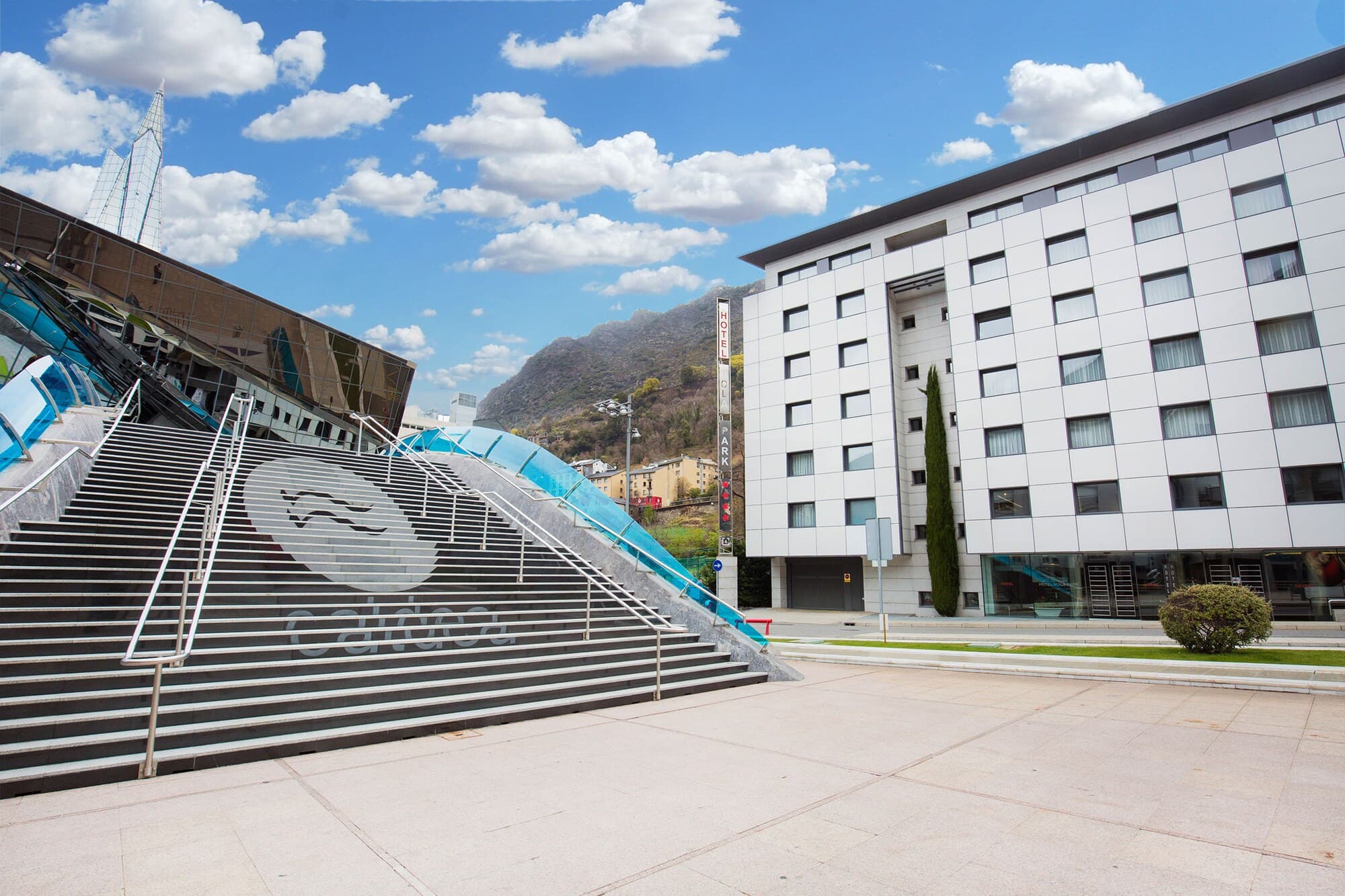 Yomo Mola Park Hotel